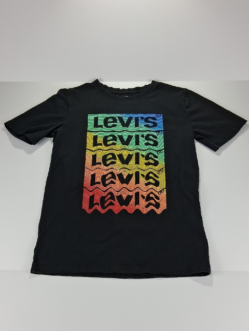 Boys Levi's Tee Shirt Size Large Black with Rainbow Wave Logo